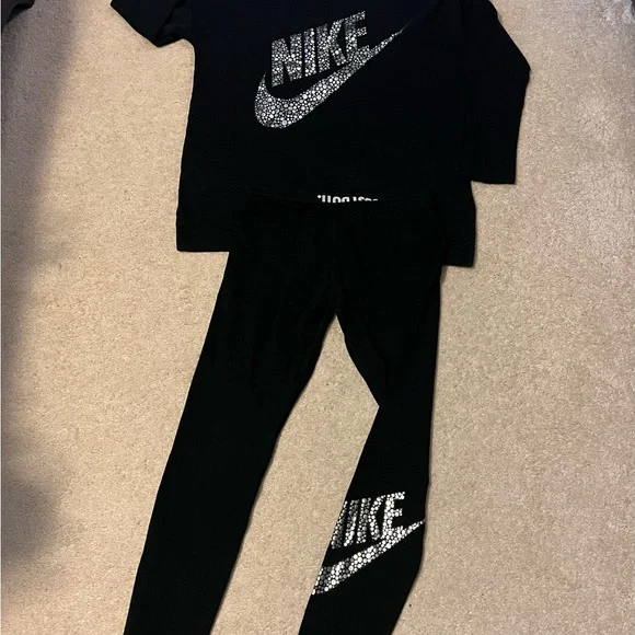 Nike tunic and leggings set. - Picture 1 of 2